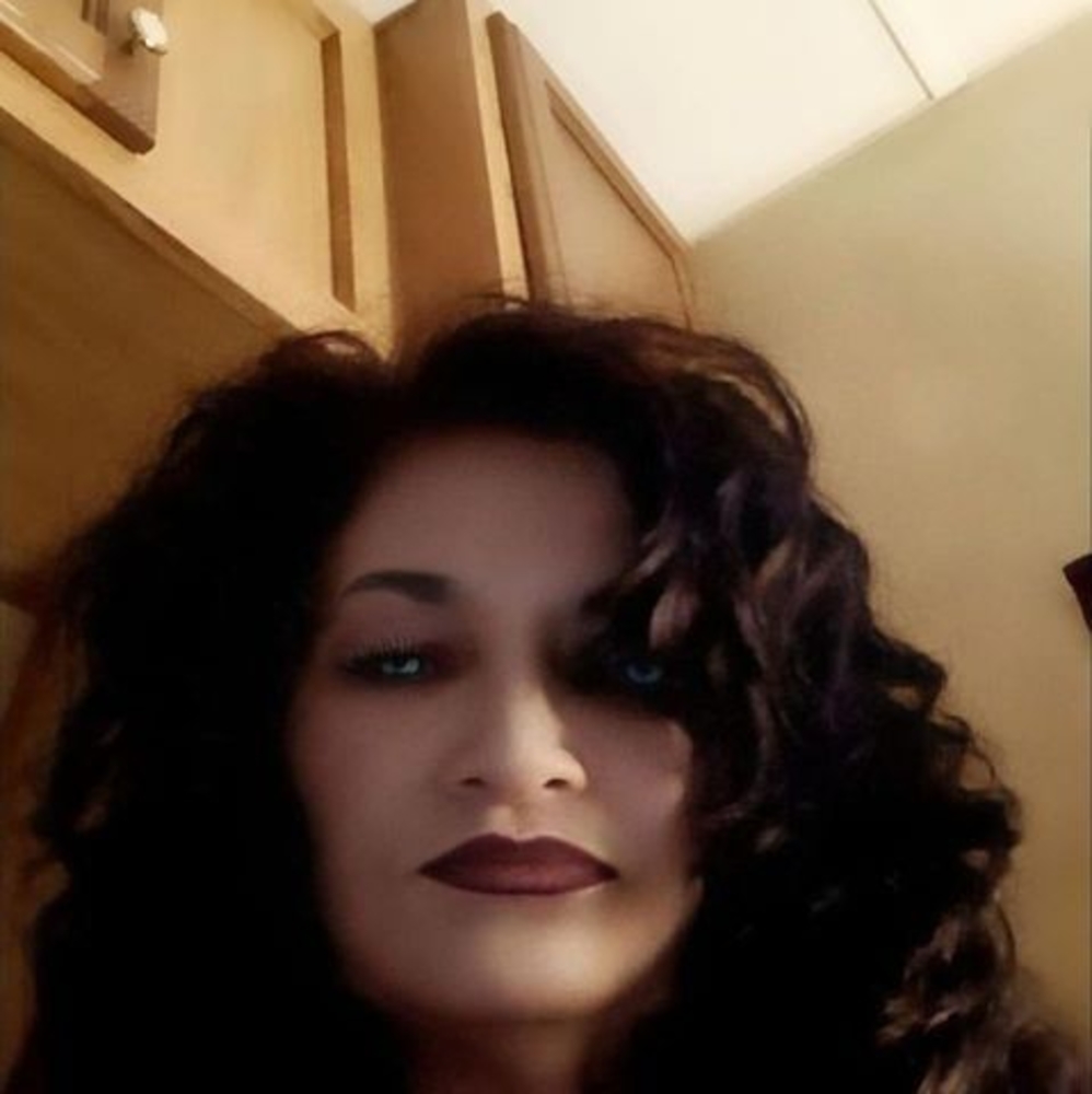 Meet your Posher, Adela